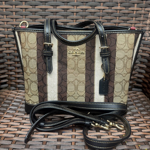Coach Mollie Tote 25 In Signature c4086 - Picture 2 of 7